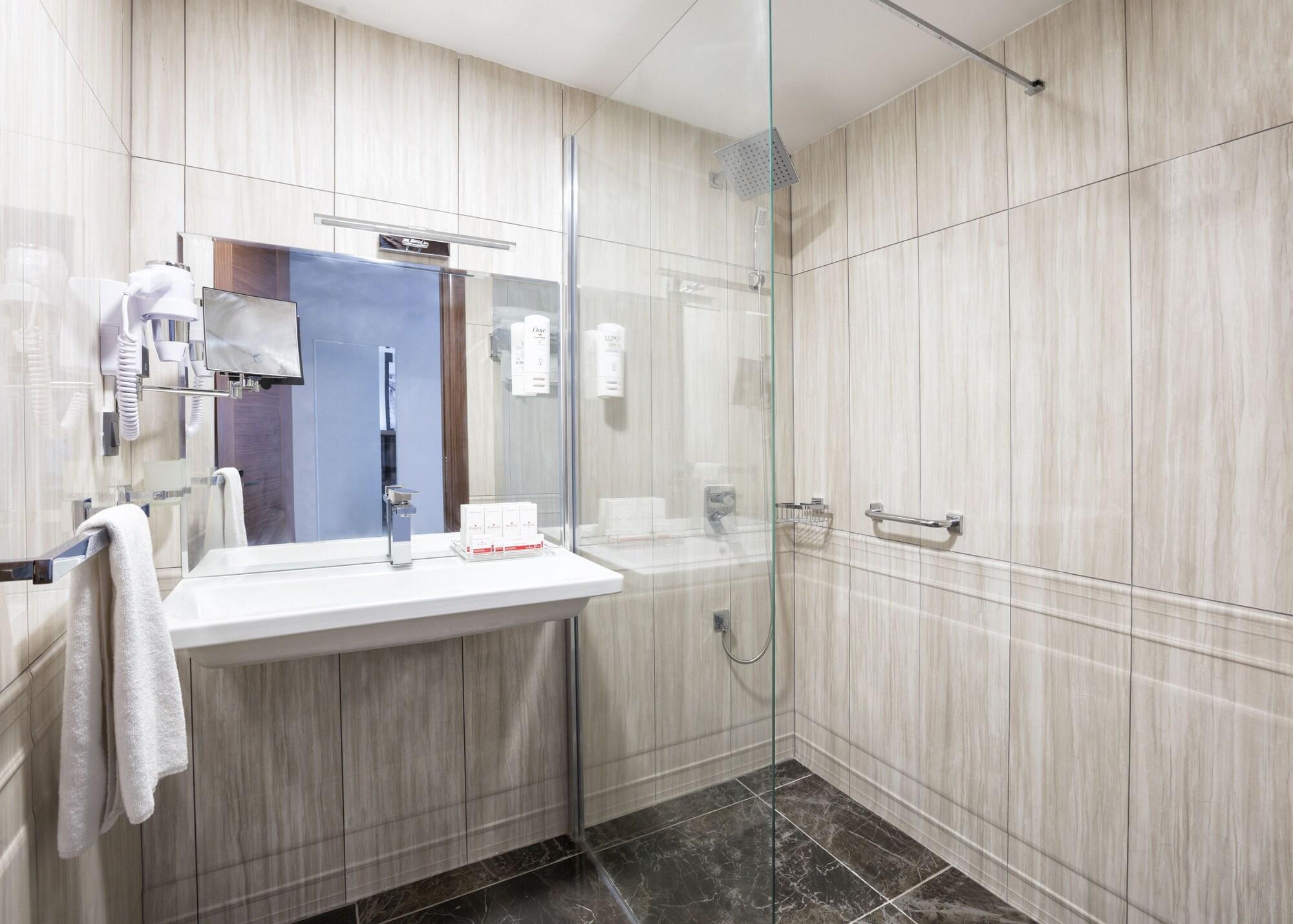 Ramada Hotel By Wyndham אודיירן מראה חיצוני תמונה