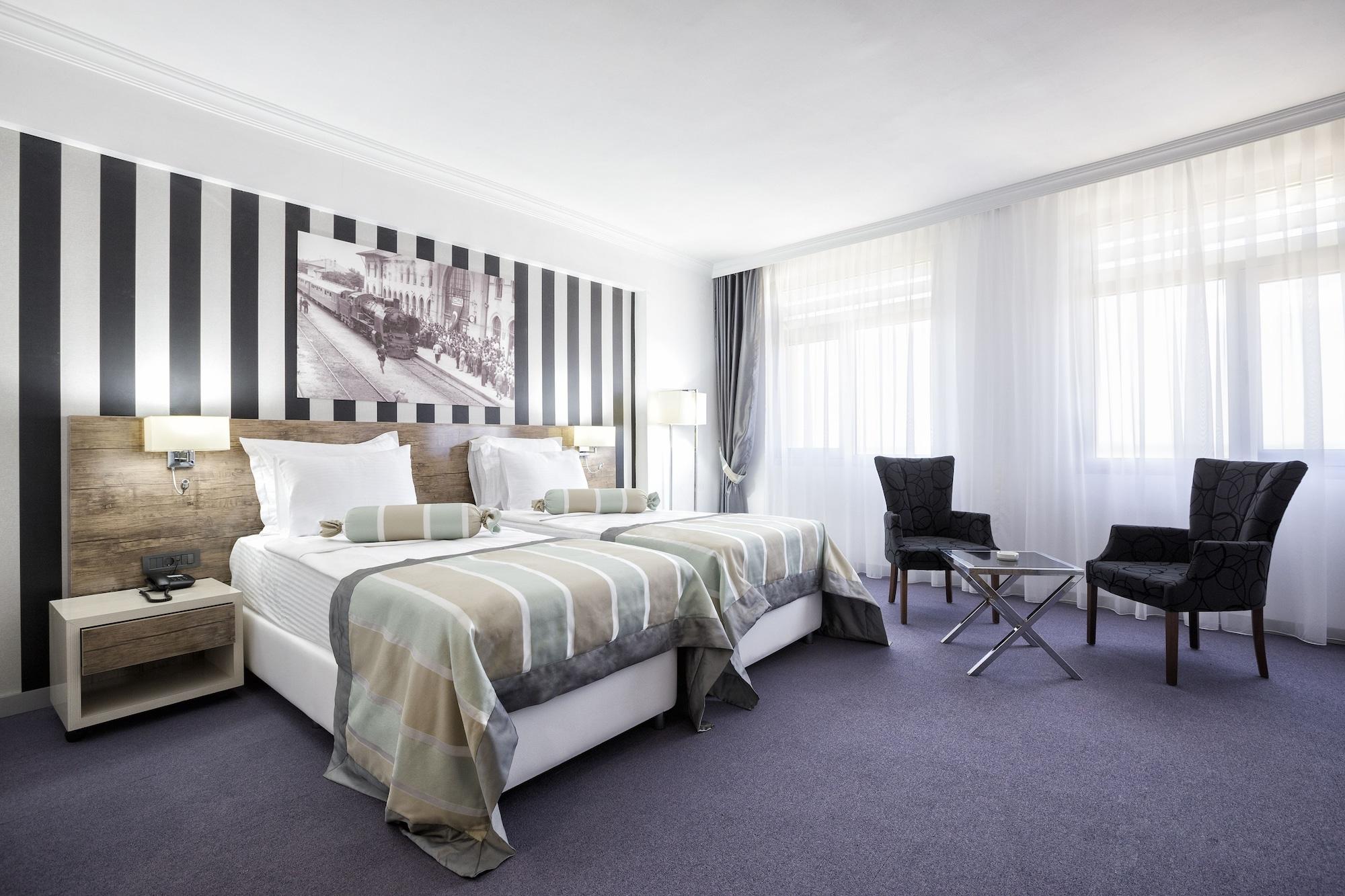 Ramada Hotel By Wyndham אודיירן מראה חיצוני תמונה