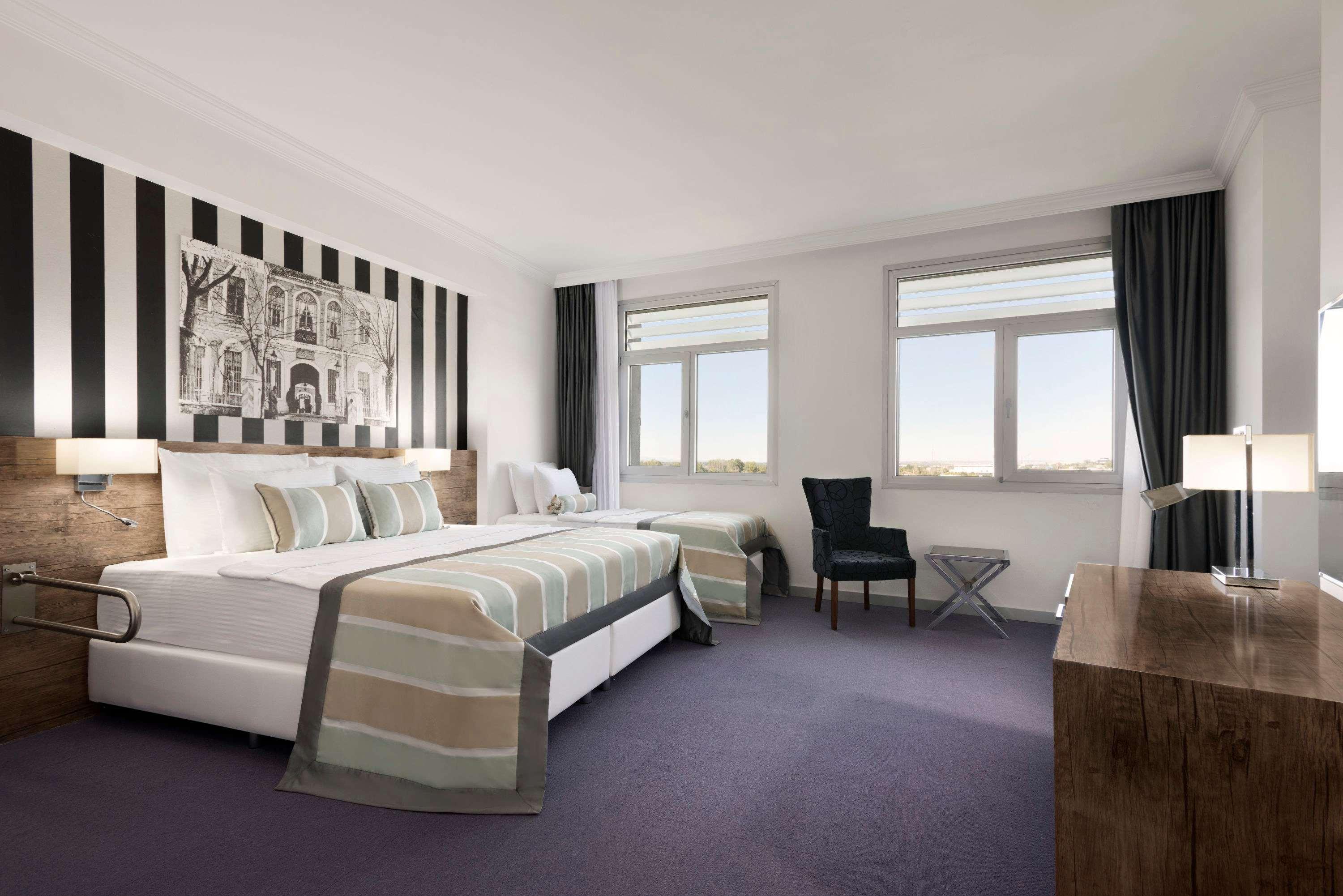 Ramada Hotel By Wyndham אודיירן מראה חיצוני תמונה