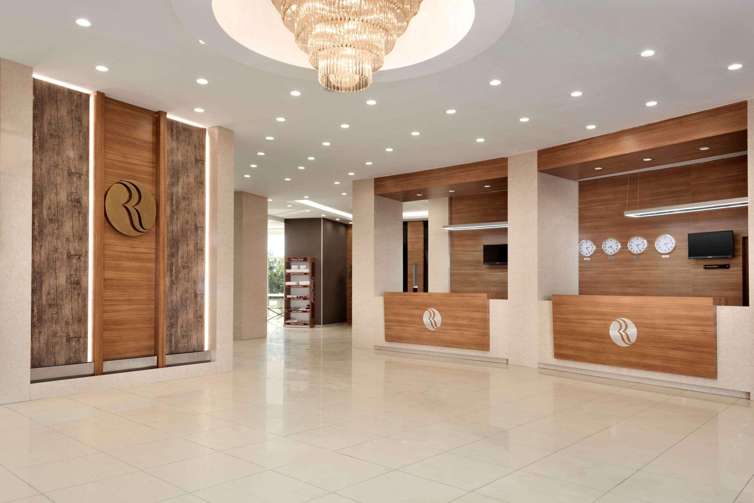 Ramada Hotel By Wyndham אודיירן מראה חיצוני תמונה