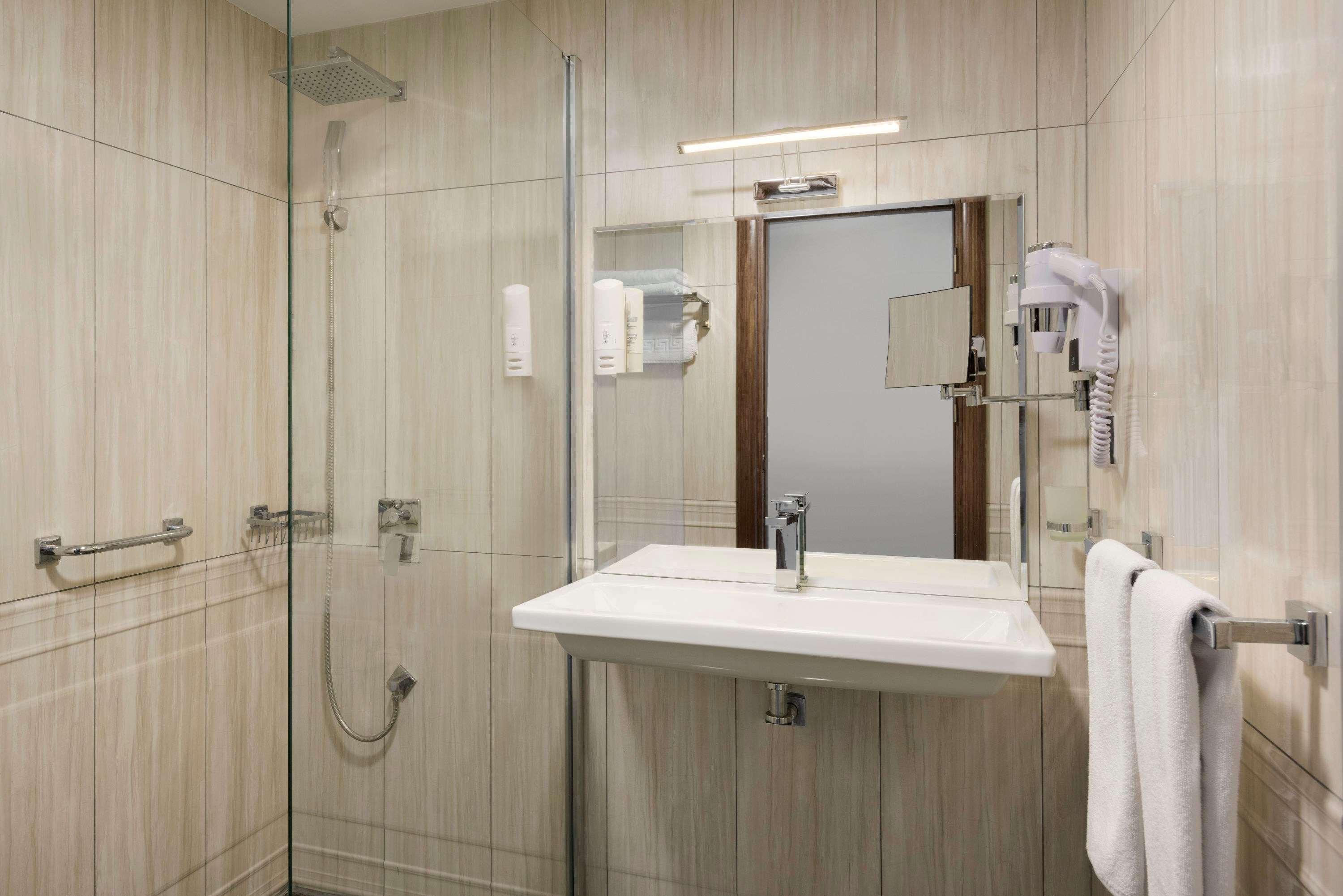 Ramada Hotel By Wyndham אודיירן מראה חיצוני תמונה