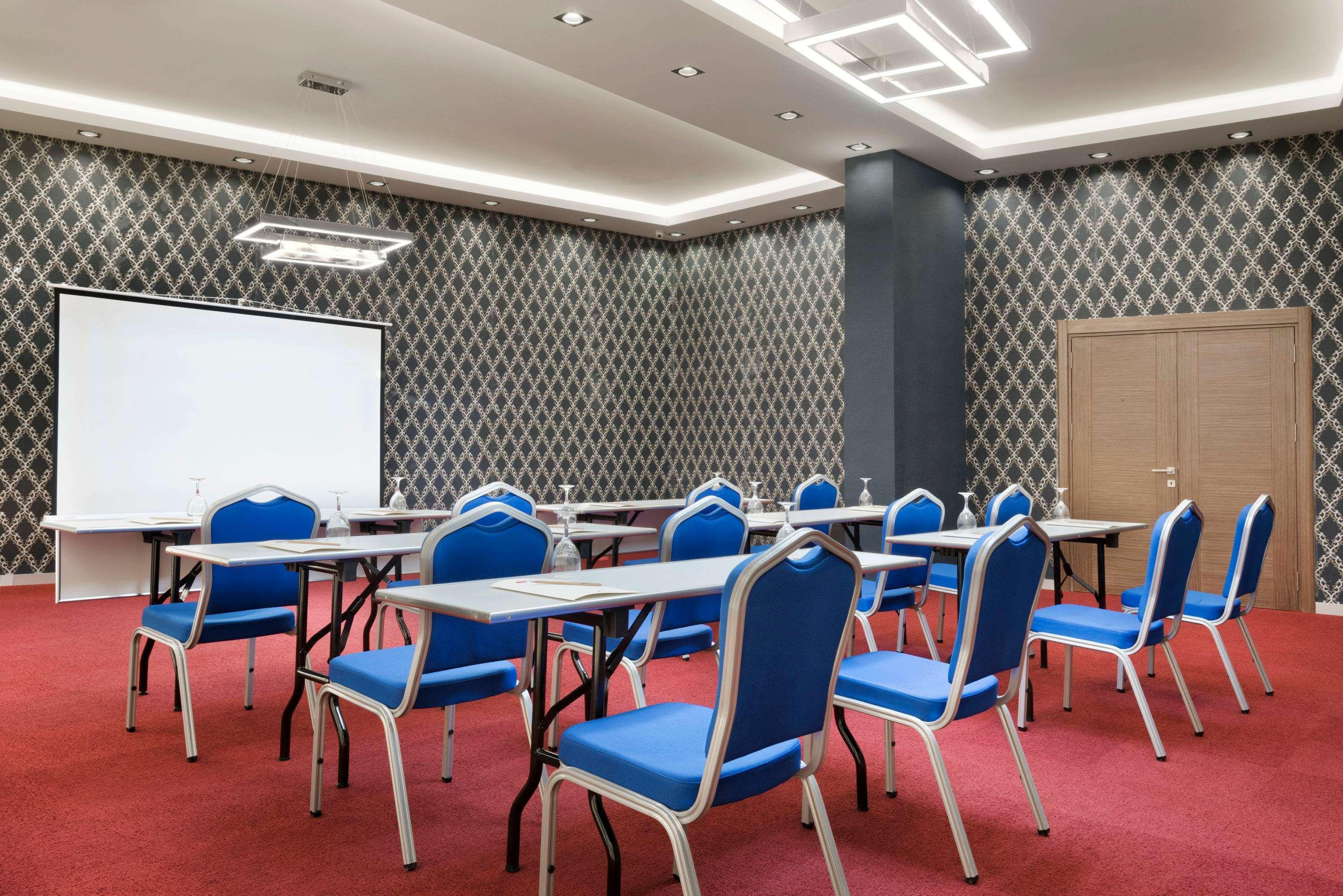 Ramada Hotel By Wyndham אודיירן מראה חיצוני תמונה