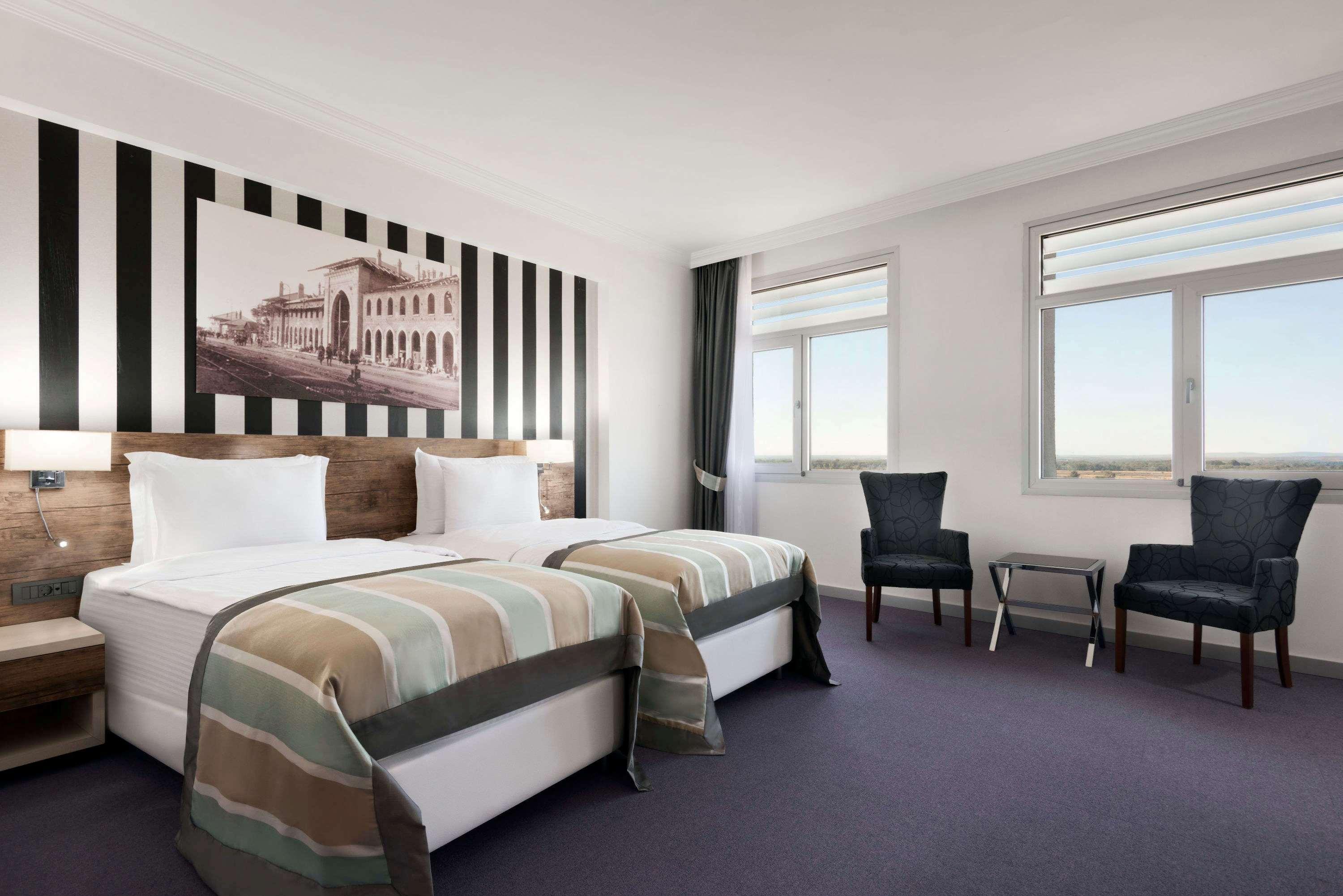 Ramada Hotel By Wyndham אודיירן מראה חיצוני תמונה