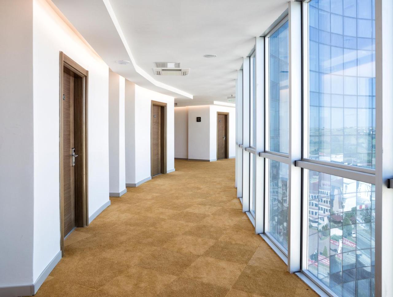 Ramada Hotel By Wyndham אודיירן מראה חיצוני תמונה