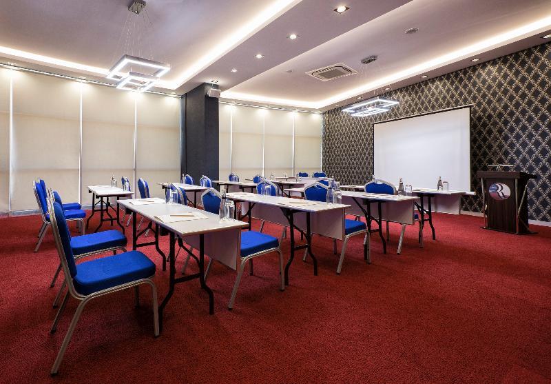 Ramada Hotel By Wyndham אודיירן מראה חיצוני תמונה