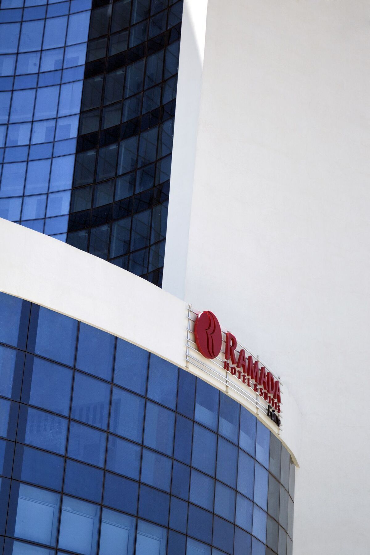Ramada Hotel By Wyndham אודיירן מראה חיצוני תמונה