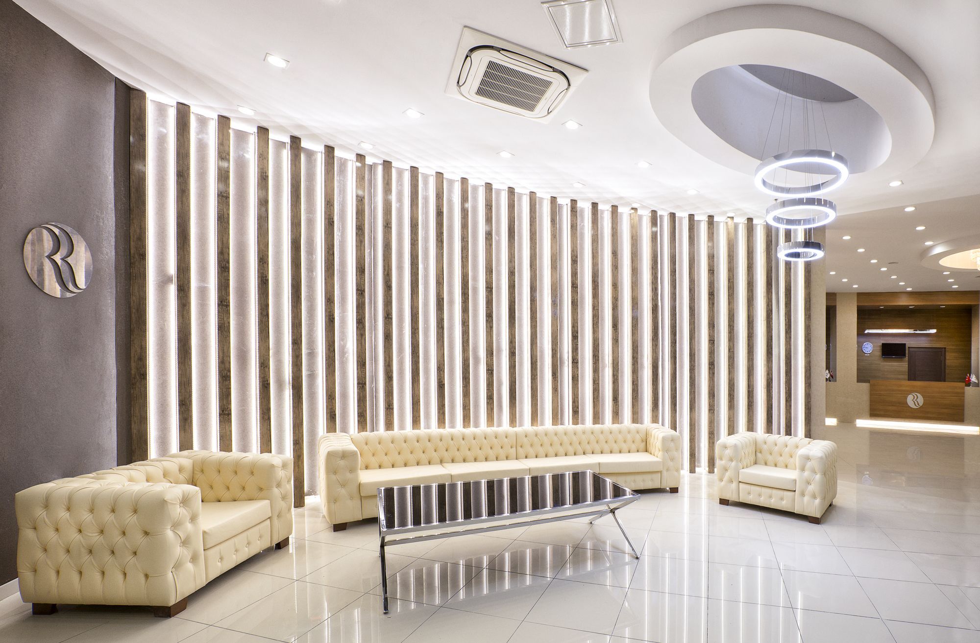 Ramada Hotel By Wyndham אודיירן מראה חיצוני תמונה